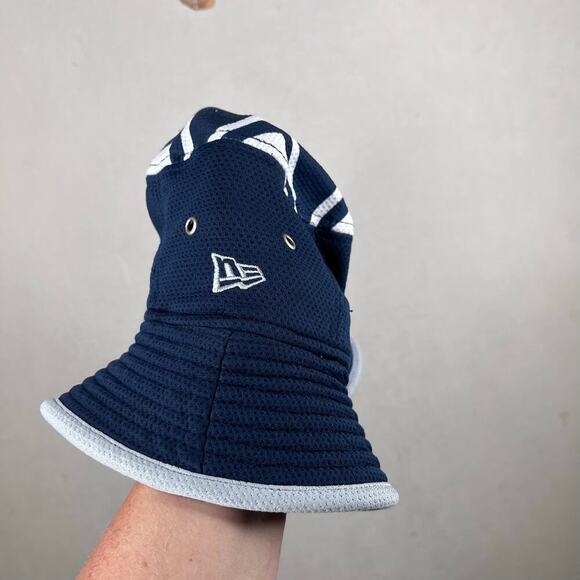 NFL Dallas Cowboys New Era men's one size bucket hat with colors and logo - Picture 3 of 5